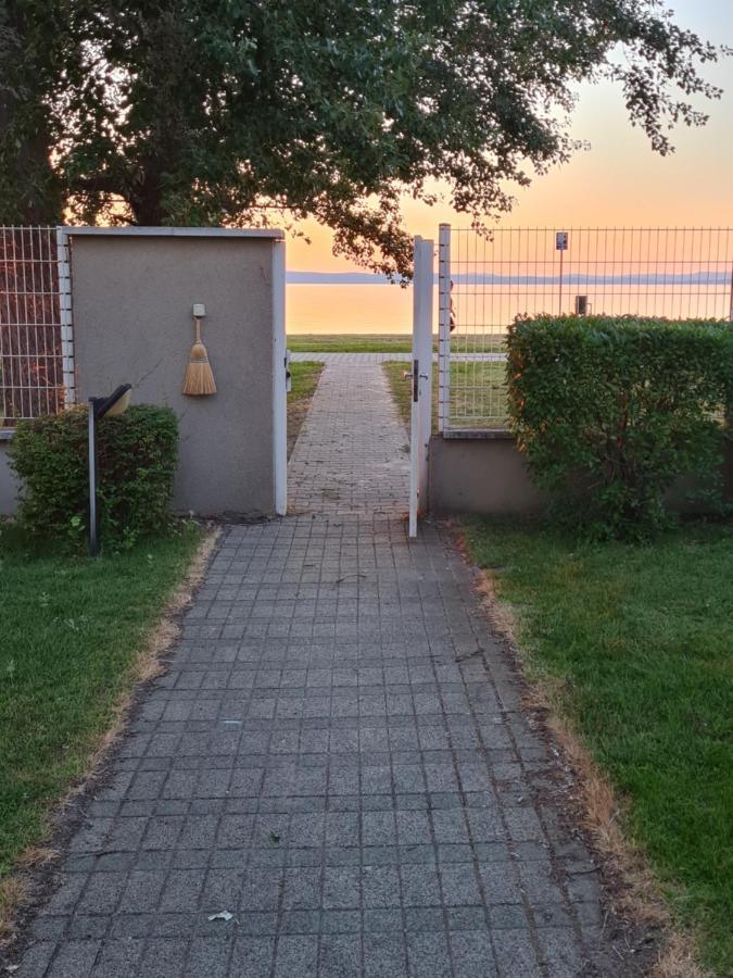 Eda Beach Apartman Siófok Exteriör bild